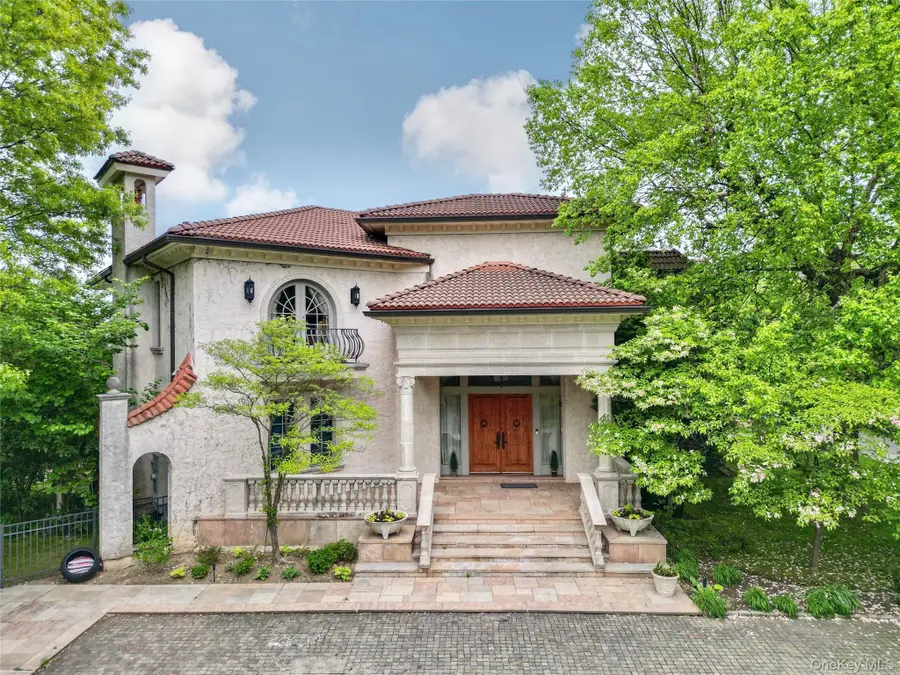 17 Split Rock Drive, Great Neck, NY 11024 - Image #2