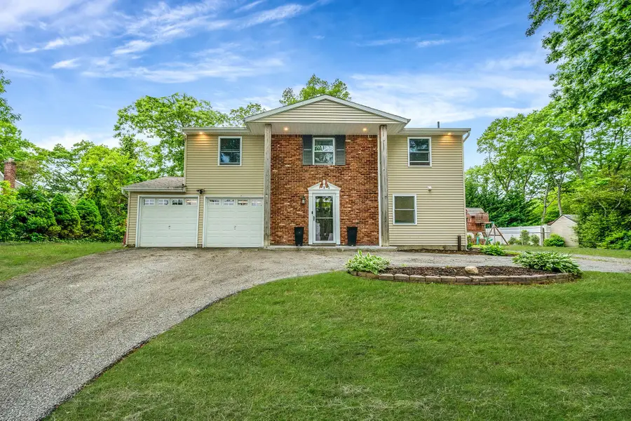 182 Crystal Brook Hollow Road, Port Jefferson Station, NY 11776 - Image #2