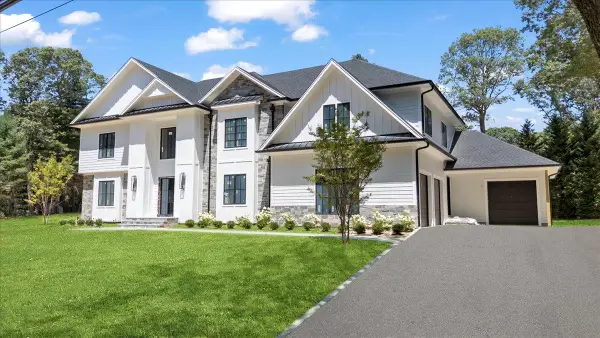 11 Ingold Drive, Dix Hills, NY 11746