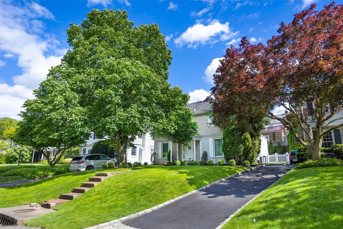 84 Bates Road, Great Neck, NY 11020 - Image #1