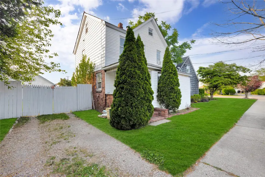 82 Heitz Place, Hicksville, NY 11801 - Image #2