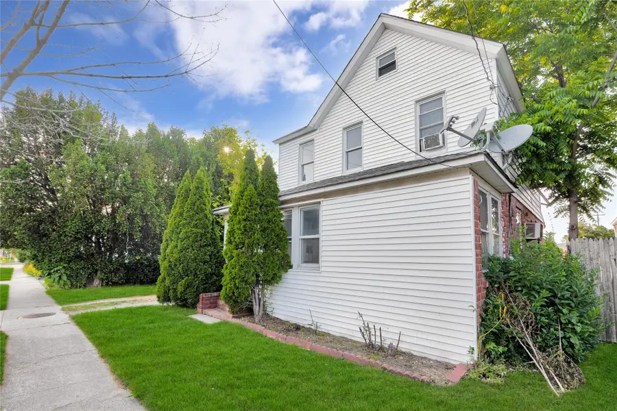 82 Heitz Place, Hicksville, NY 11801 - Image #3