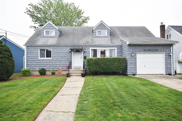 940 N Erie Avenue, Lindenhurst, NY 11757