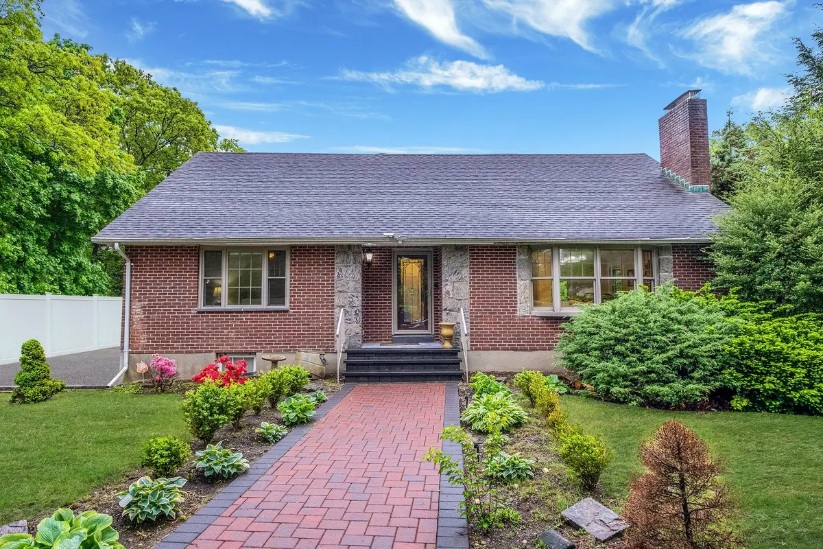 112 Clay Pitts Road, Greenlawn, NY 11740 - Image #1