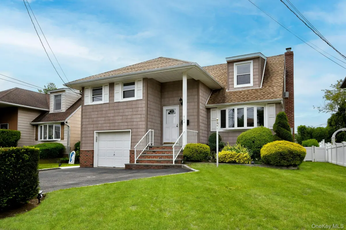 646 Evelyn Ave Avenue, East Meadow, NY 11554 - Image #1