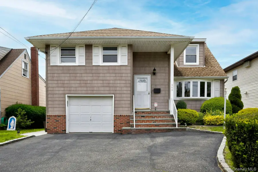 646 Evelyn Ave Avenue, East Meadow, NY 11554 - Image #2