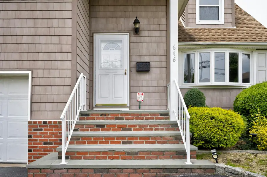 646 Evelyn Ave Avenue, East Meadow, NY 11554 - Image #3
