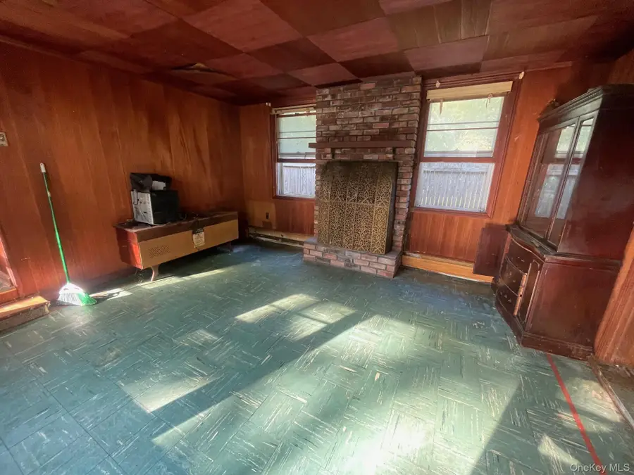 1750 Peconic Bay Boulevard, Laurel, NY 11948 - Image #2