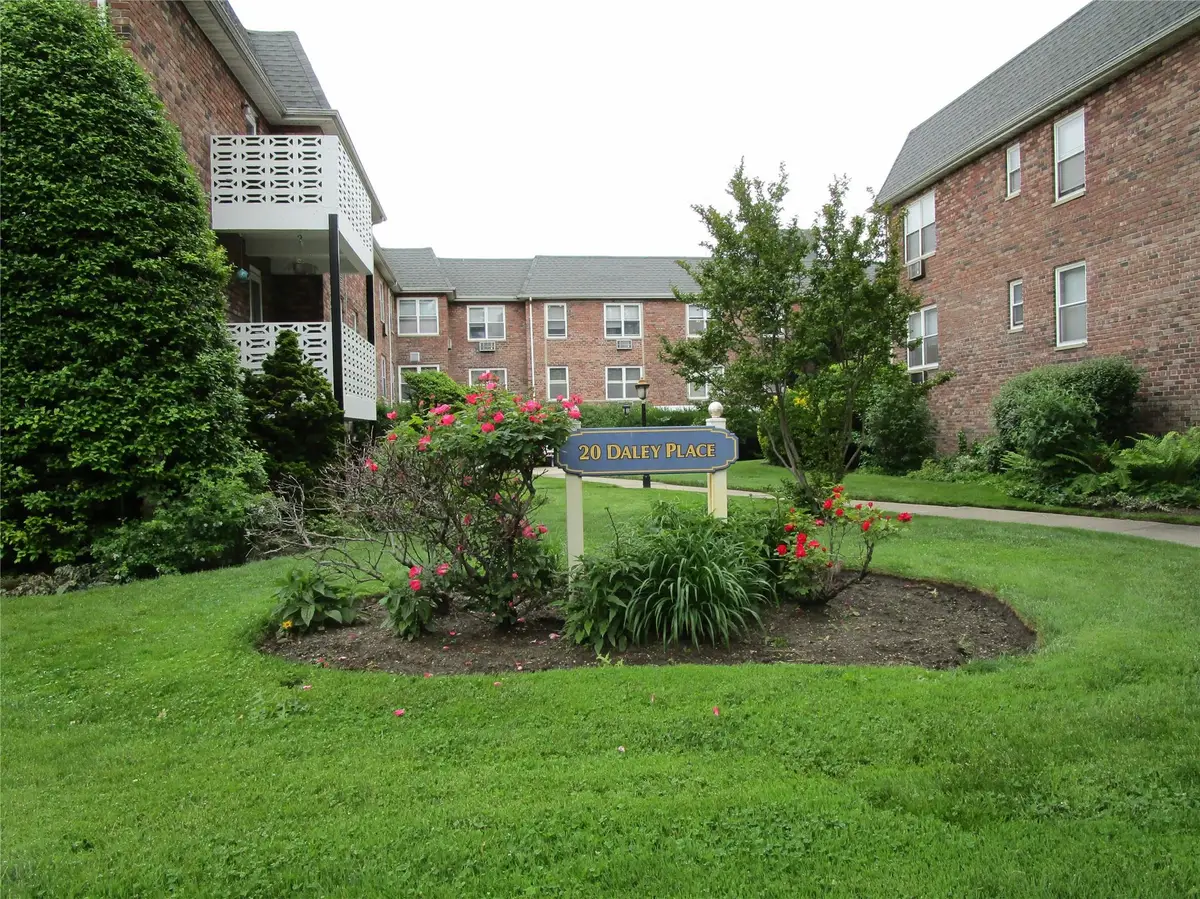 20 Daley Place #127, Lynbrook, NY 11563 - Image #1