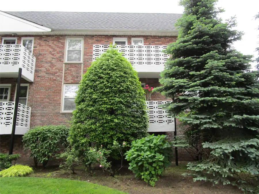 20 Daley Place #127, Lynbrook, NY 11563 - Image #2