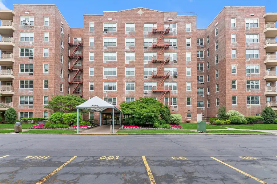 23-45 Bell Boulevard #4K, Bayside, NY 11360 - Image #2