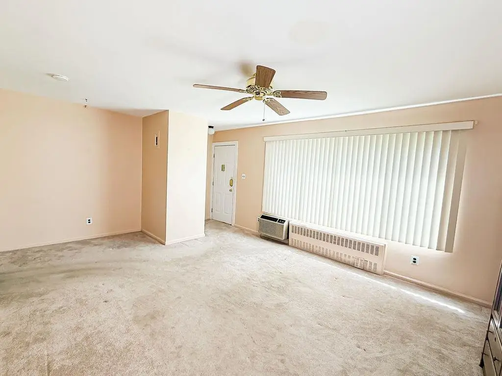 182 Edmunton Dr #D3, North Babylon, NY 11703 - #1