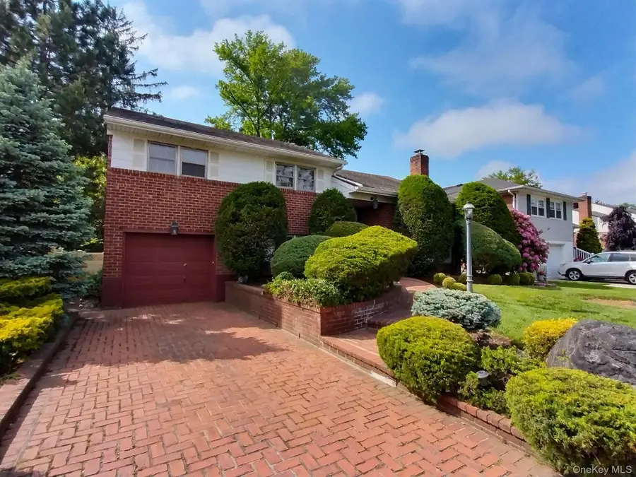 306 Cambridge Avenue, Garden City, NY 11530 - Image #2