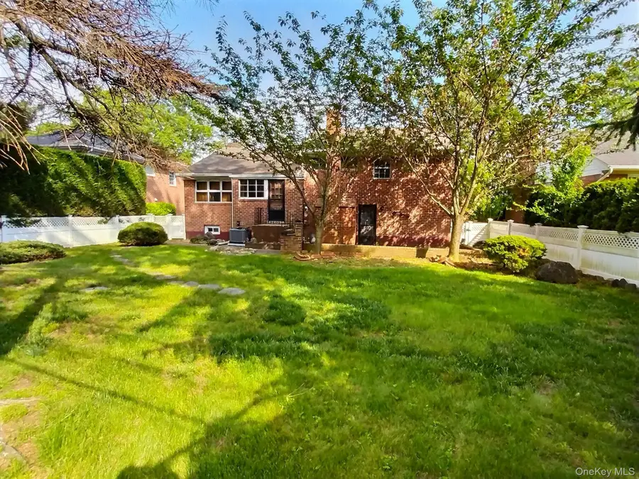 306 Cambridge Avenue, Garden City, NY 11530 - Image #3