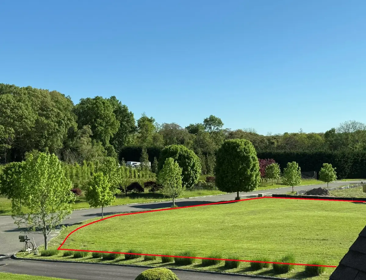 8 Lois Lane, Southampton, NY 11968 - Image #1