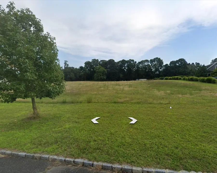 8 Lois Lane, Southampton, NY 11968 - Image #2