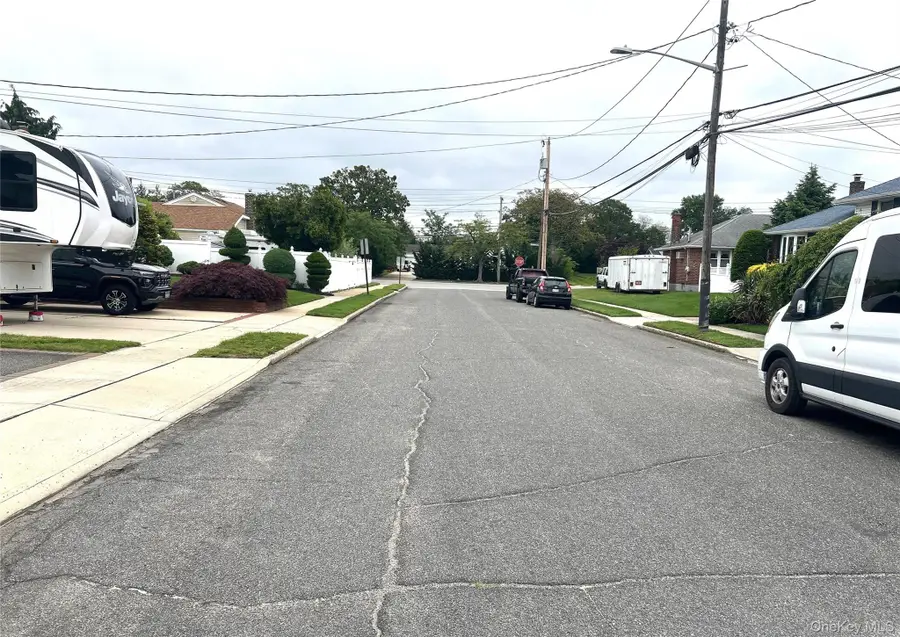 11 Berryhill Lane, Bethpage, NY 11714 - Image #3