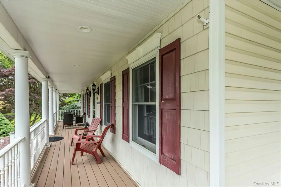 16 Abbey Lane, East Setauket, NY 11733 - Image #3