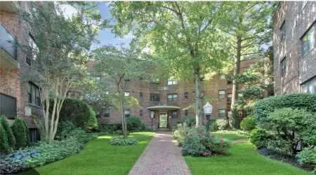 50 Brompton #3K, Great Neck, NY 11021