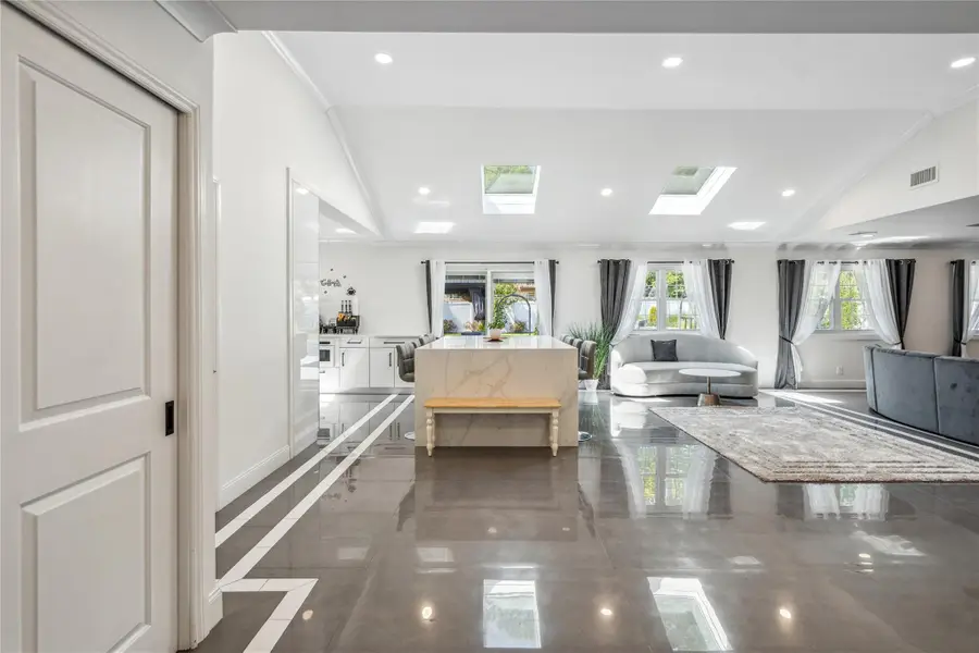 11 Gallatin Drive, Dix Hills, NY 11746 - Image #3