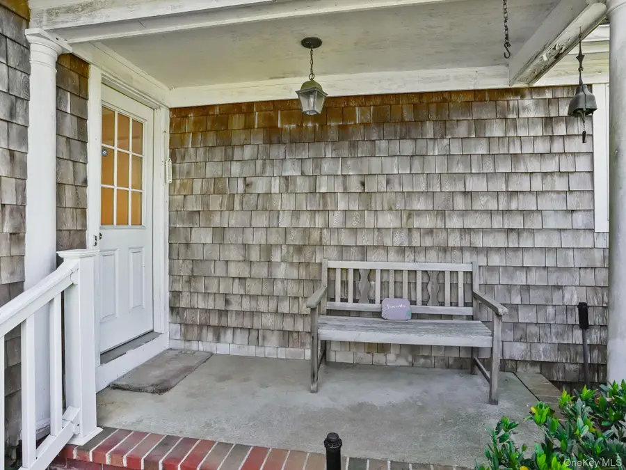 6 Huckleberry Lane E, Hampton Bays, NY 11946 - Image #2