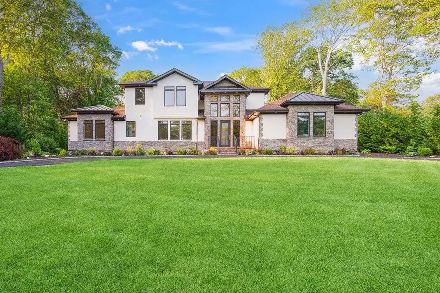 21 Arista Drive, Dix Hills, NY 11746 - Image #2