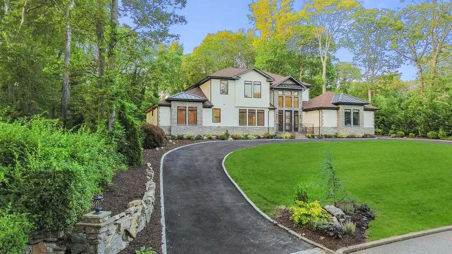 21 Arista Drive, Dix Hills, NY 11746 - Image #3