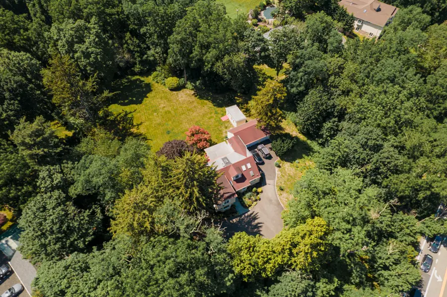 419 Woodbury Road, Woodbury, NY 11797 - Image #3