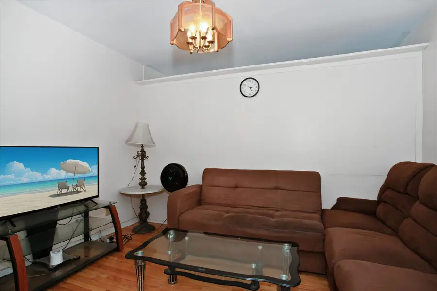 83-37 Saint James Avenue #2R, Elmhurst, NY 11373 - Image #3
