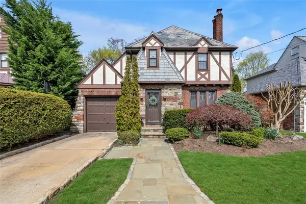 45 Henry Street, Merrick, NY 11566