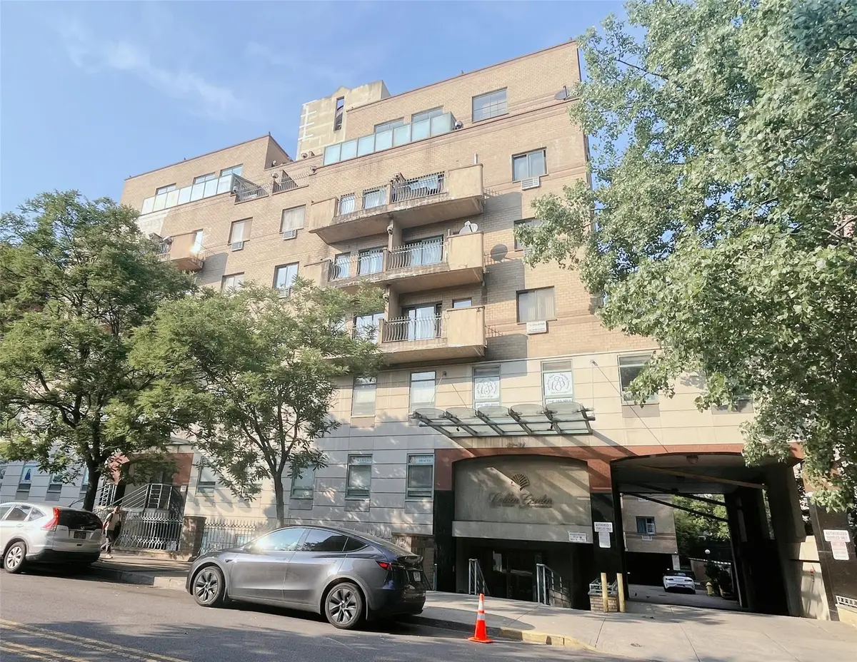 4231 Colden Street #R6C, Flushing, NY 11355 - Image #1