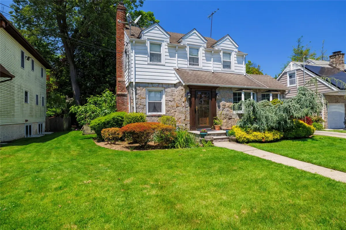 17 Adair Court, Malverne, NY 11565 - #1