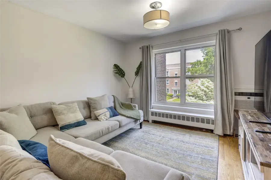 221 Middle Neck Road Road #M-4, Great Neck, NY 11021 - Image #2