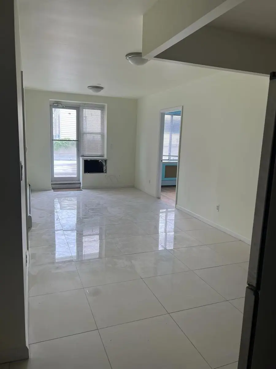 31-53 Linden Place #2E, Flushing, NY 11354 - Image #3