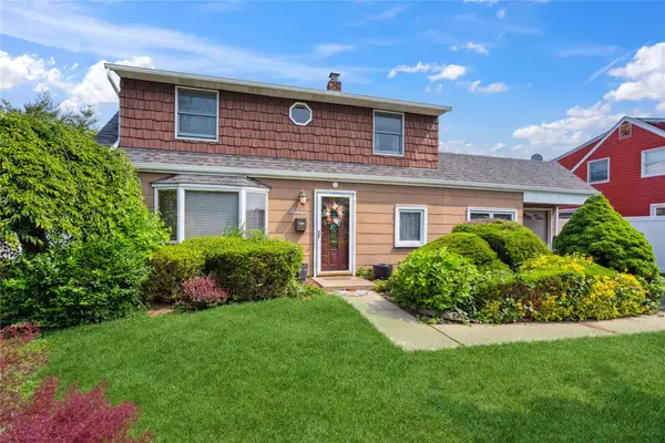 7 Anchor Lane, Levittown, NY 11756