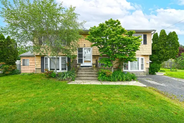 404 N Putnam Avenue, Lindenhurst, NY 11757