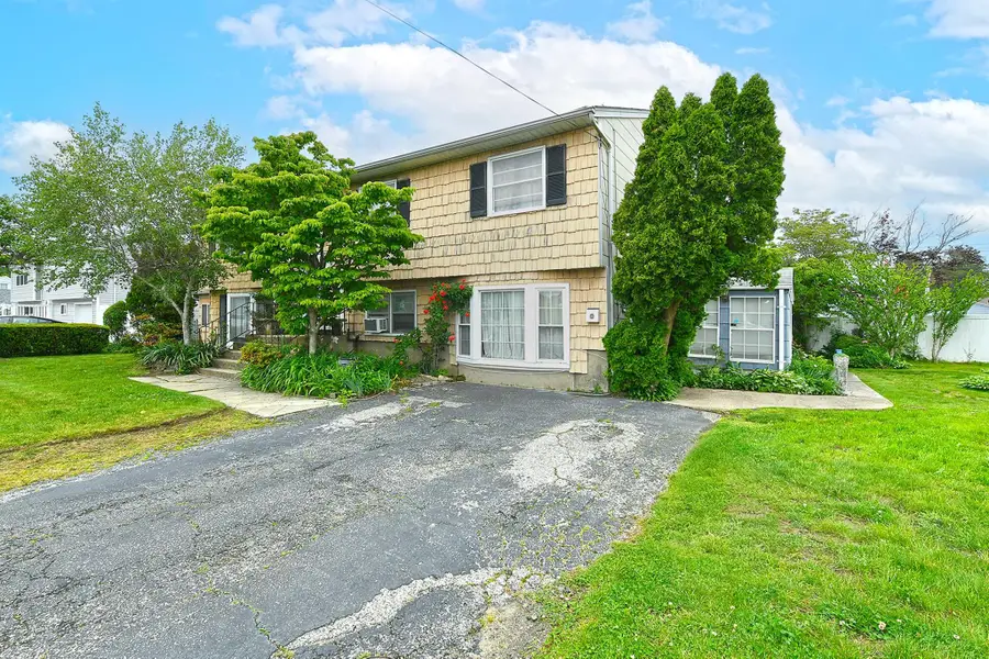 404 N Putnam Avenue, Lindenhurst, NY 11757 - Image #3