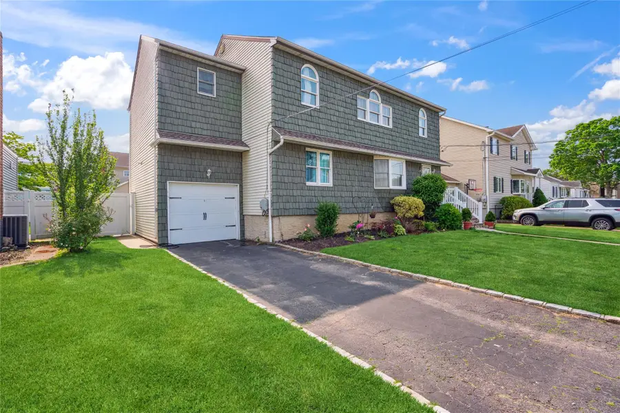 117 Ocean Avenue, Massapequa Park, NY 11762 - Image #2