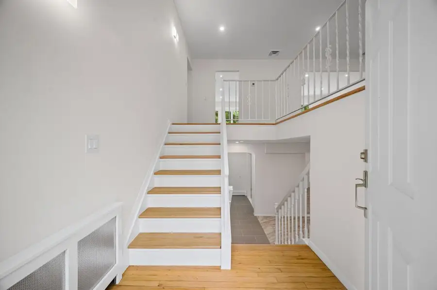 26 Ravine Road, Great Neck, NY 11023 - Image #2