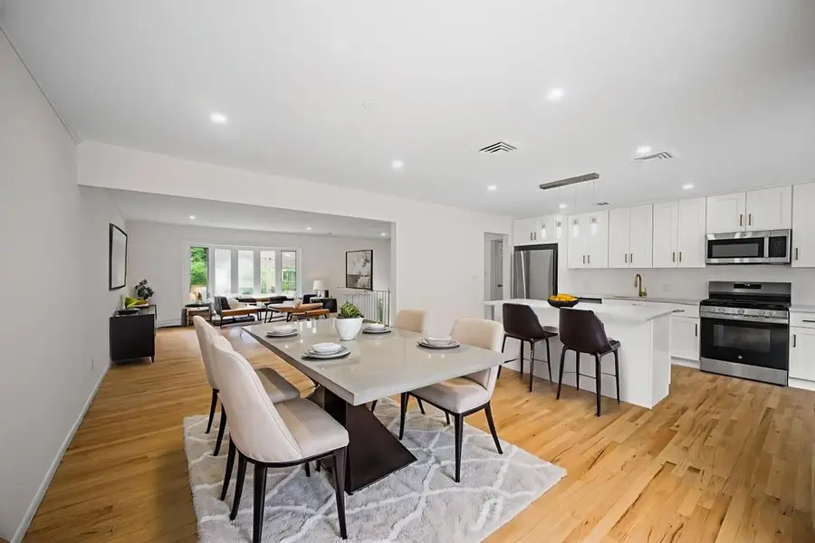 26 Ravine Road, Great Neck, NY 11023 - Image #3