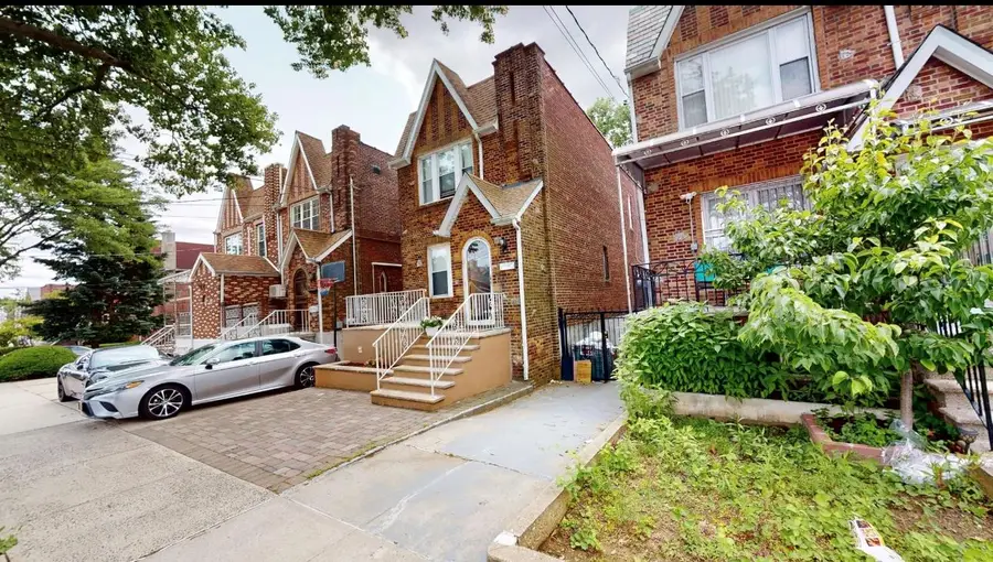 2547 Laconia Avenue, Bronx, NY 10469 - Image #2