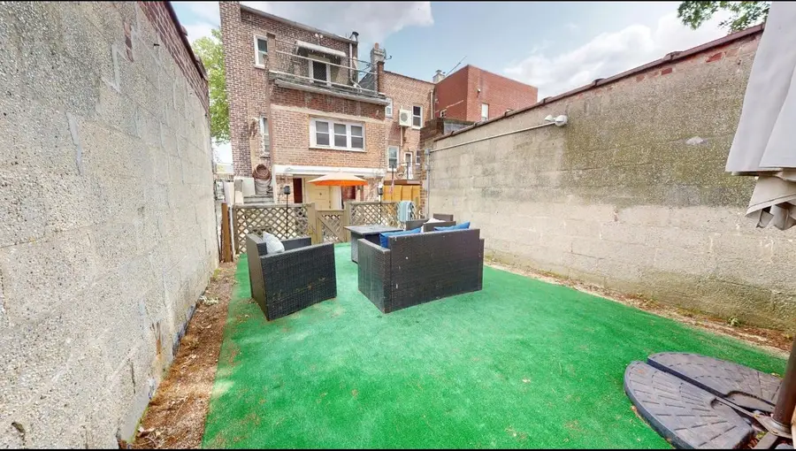 2547 Laconia Avenue, Bronx, NY 10469 - Image #3