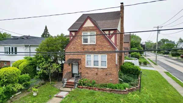 165 Page Rd Road, Valley Stream, NY 11581