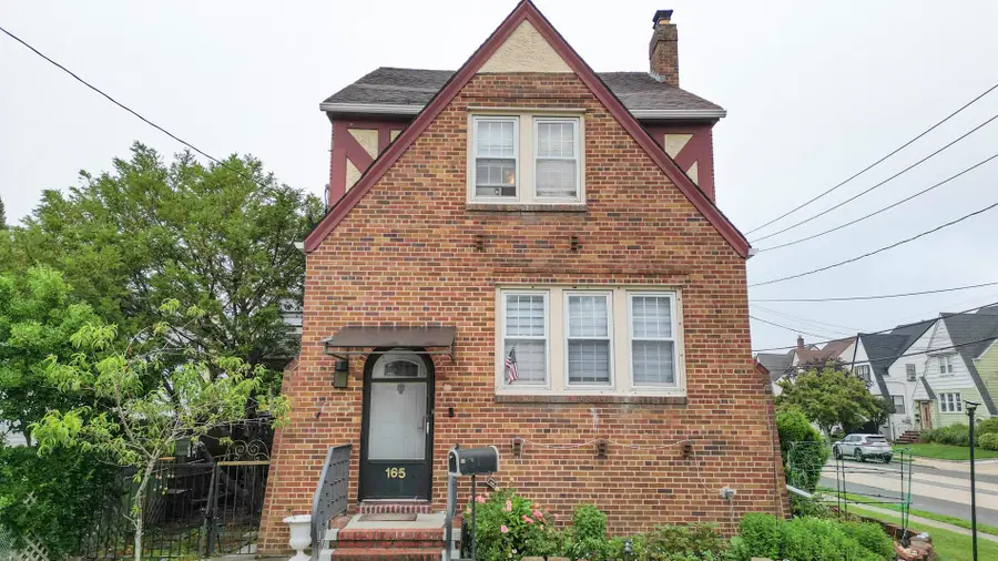 165 Page Rd Road, Valley Stream, NY 11581 - Image #2