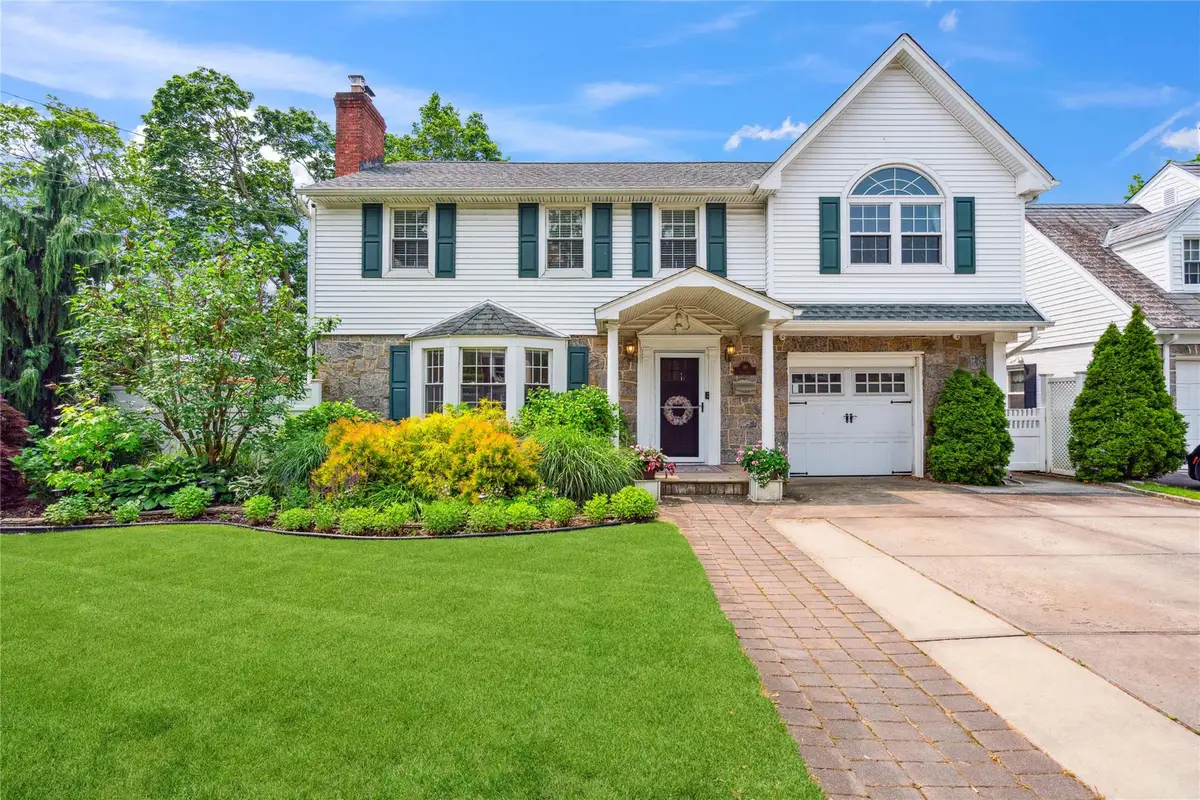 10 Atlas Avenue, Malverne, NY 11565 - Image #1