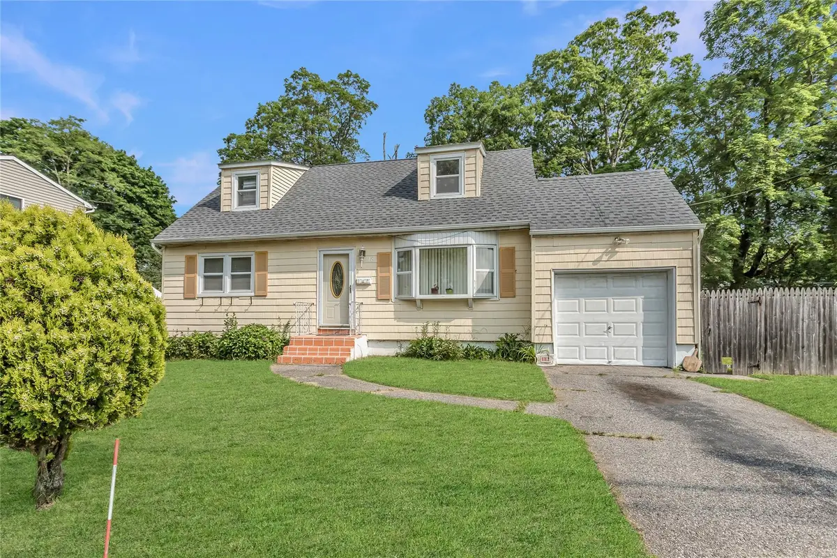 18 Hilliard Avenue, Central Islip, NY 11722 - Image #1