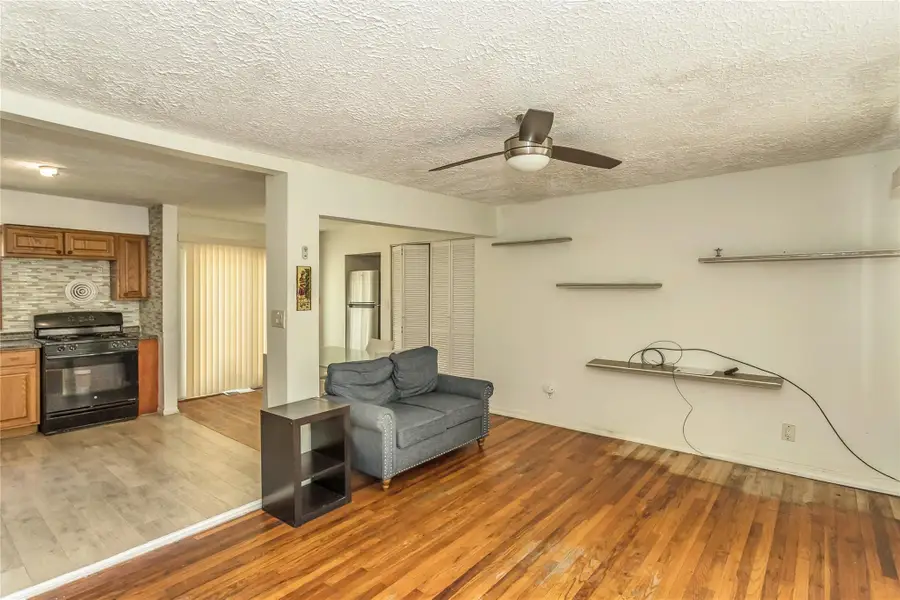 18 Hilliard Avenue, Central Islip, NY 11722 - Image #3