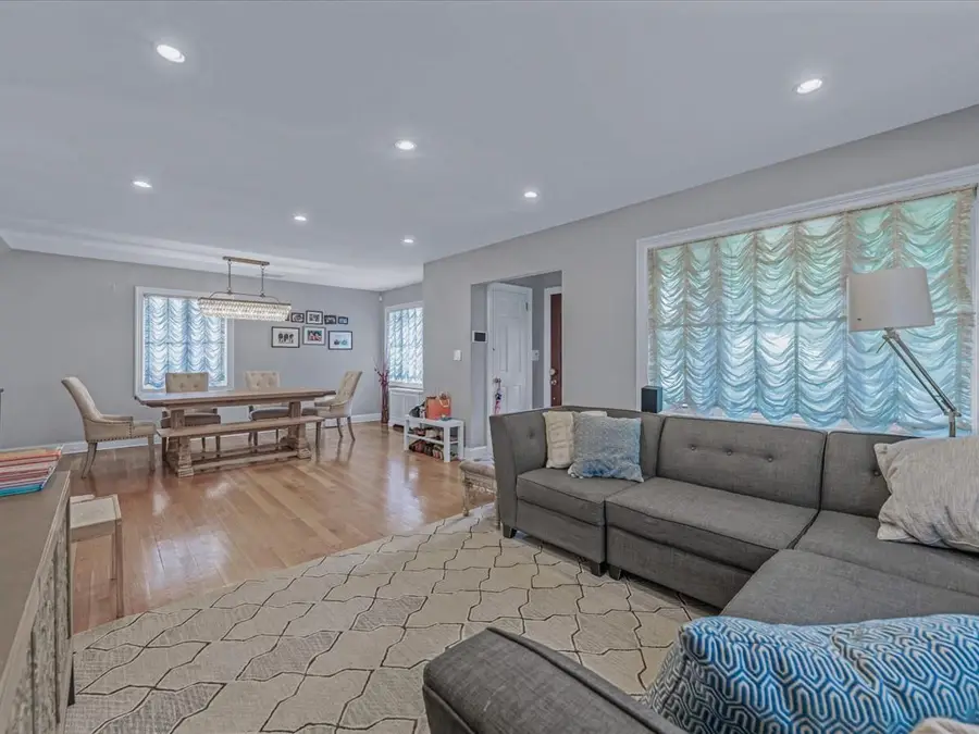 18 Ashland Avenue, New Hyde Park, NY 11040 - Image #3