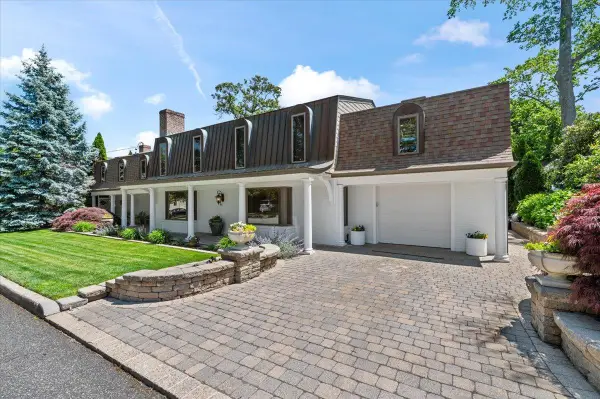 23 Forest Road, Kings Park, NY 11754