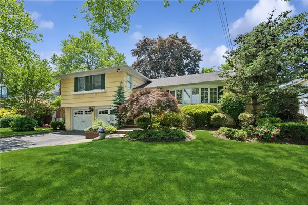 221 Somerset Drive, Hewlett, NY 11557